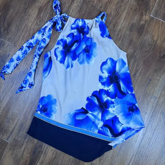 New York & Company Medium gray and blur floral sleeveless blouse - Picture 4 of 11